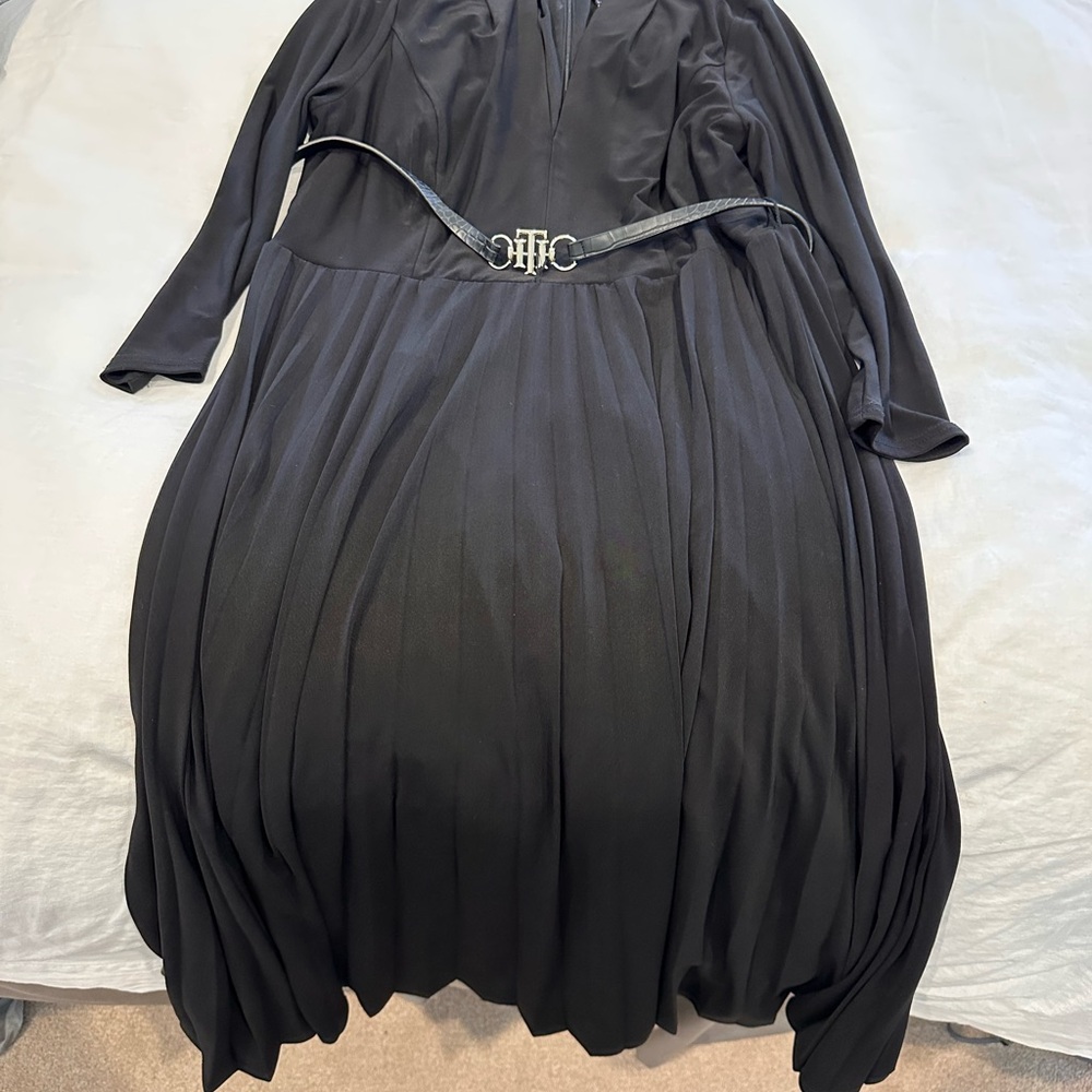 Tommy Hilfiger Black Bishop Sleeve Cocktail Gown